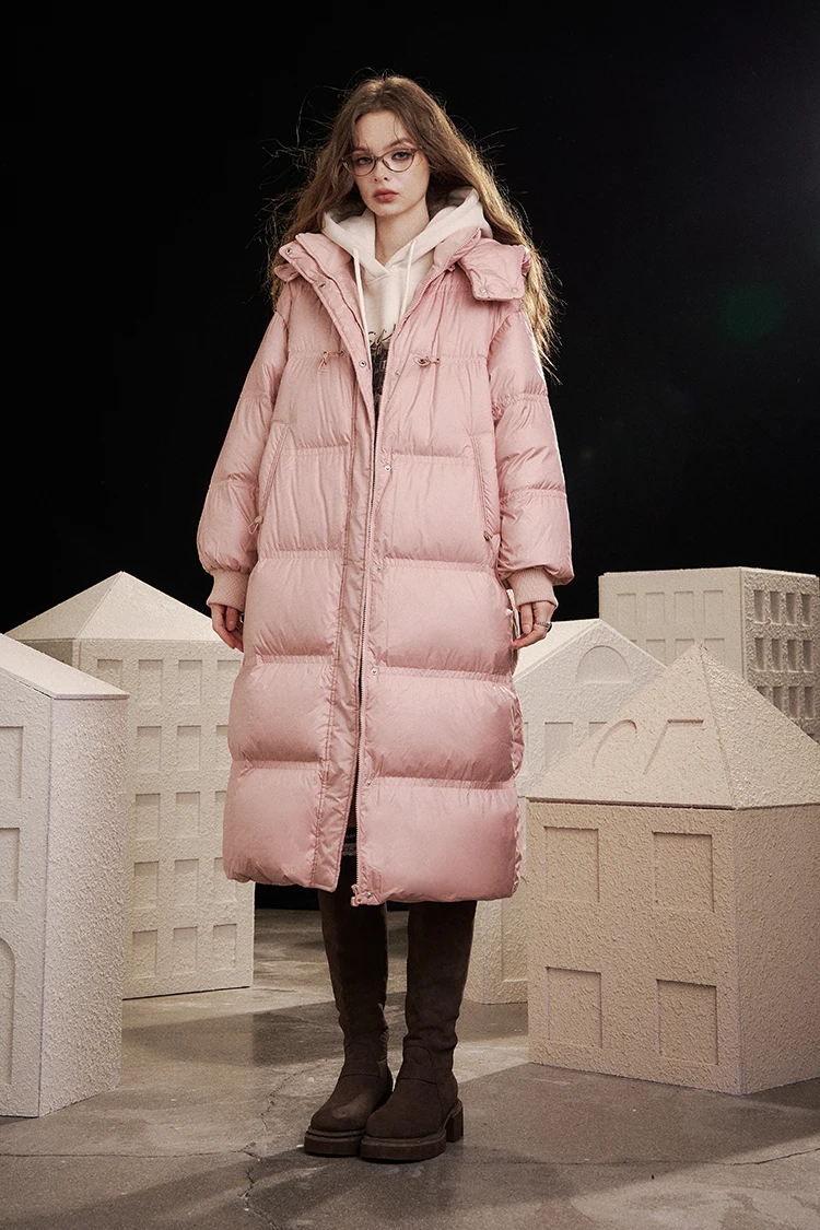 ELFSACK 2025 Winter New Arrivals Minimalist Long Solid Color Zippered Hooded Down Coat For Woman