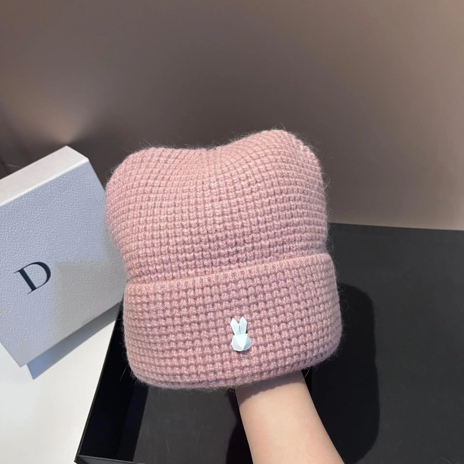 Autunno e inverno nuovo cappello lavorato a maglia in pelliccia di coniglio scozzese moda orecchie di coniglio carino caldo morbido cappello di lana glutinosa da donna
_voghion.com