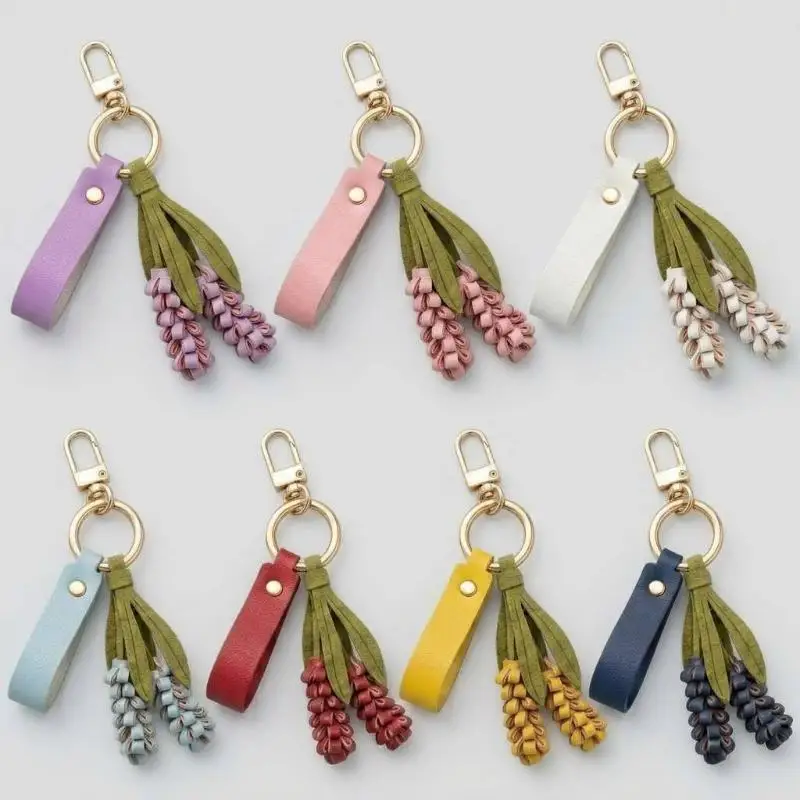 1 Stück Handgefertigter Kreativer Taschenanhänger Auto-Accessoire Mehrfarbiger PU-Leder Blumenanhänger Gewebter PU-Blumen-Schlüsselanhänger