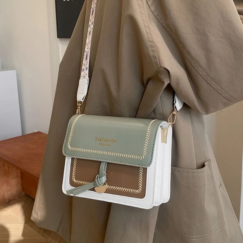 Cute Little Fish Relaxed Knitted Bag 2025 Summer New Commuter Versatile Shoulder Bag Contrasting Cut Out Tote Bag main image 1