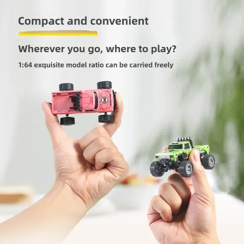 Détail des roues crantées de la mini voiture télécommandée Bigfoot, parfait pour un achat jouet RC pas cher.