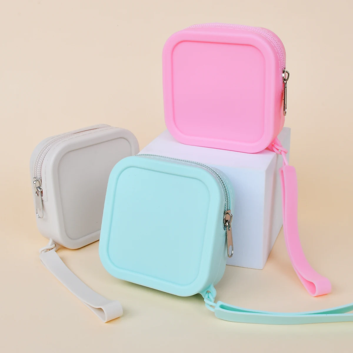 Versatile Silicone Travel Organizer – Waterproof, Portable, and Stylish Storage Solution for Cosmetics and Accessories