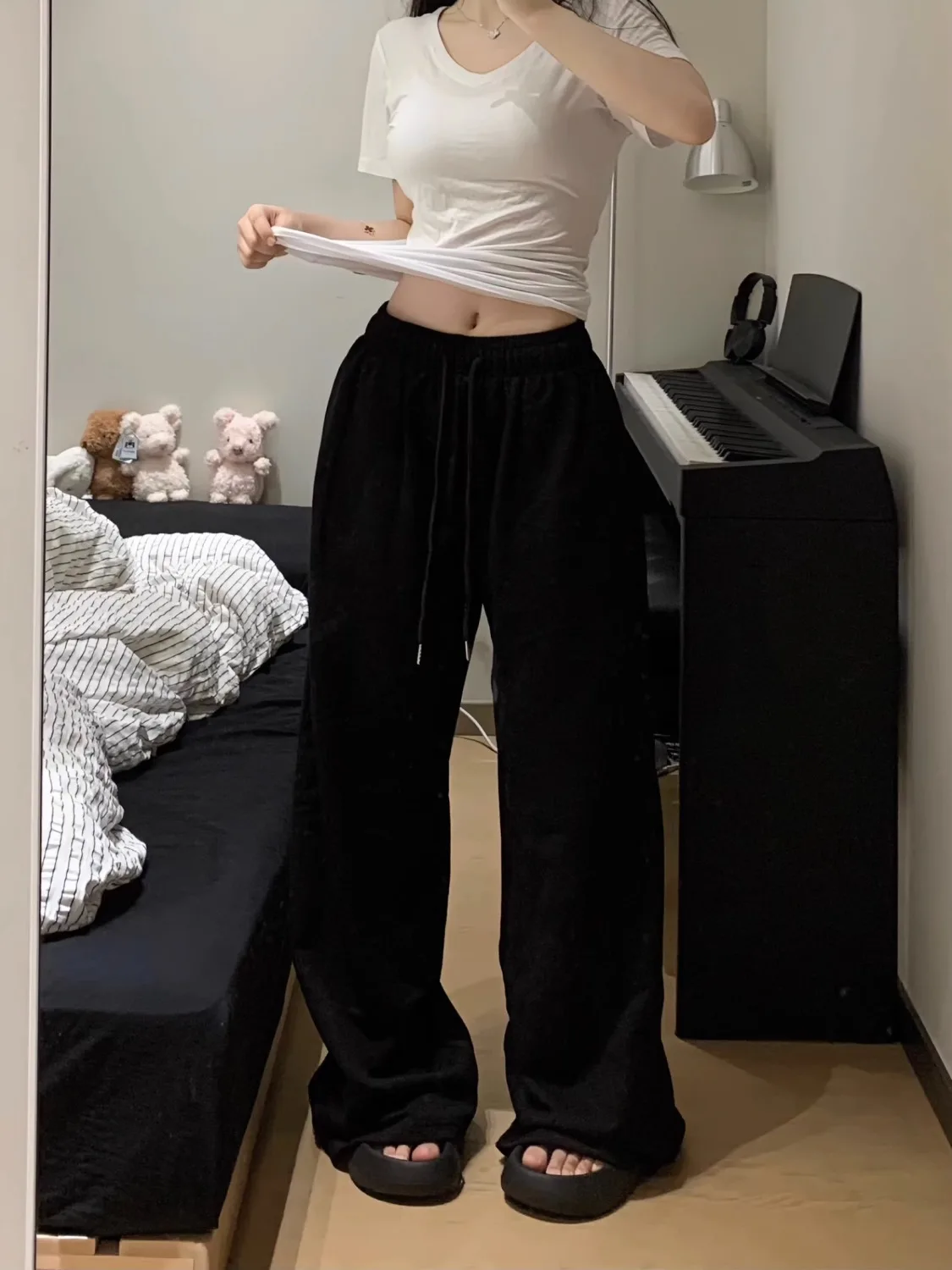 Description Picture 5 of itemDeeptown Grey Sweatpants Wide Leg Pants Women Casual Oversize Sports Trousers Korean Fashion Streetwear Vintage Straight Joggers