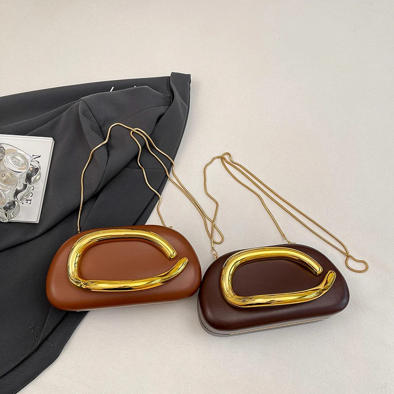 Damen Leder-Umhängetasche mit Kette und Metalldekoration, Abendtasche, Handtasche, Schulter-Clutch für Abendessen – Detail 10