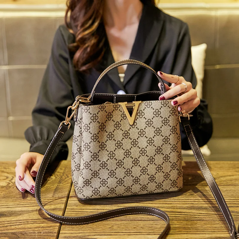 Crossbody Luxury Designer By Louis Vuitton Size: Small