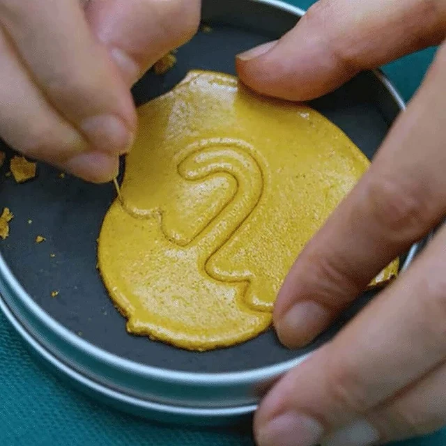 Korean Dalgona Kit Squid Game Sugar Candy Honeycomb Making Tools 9PCS Set - Squid Game Scene Honeycomb Challenge Recipe 6