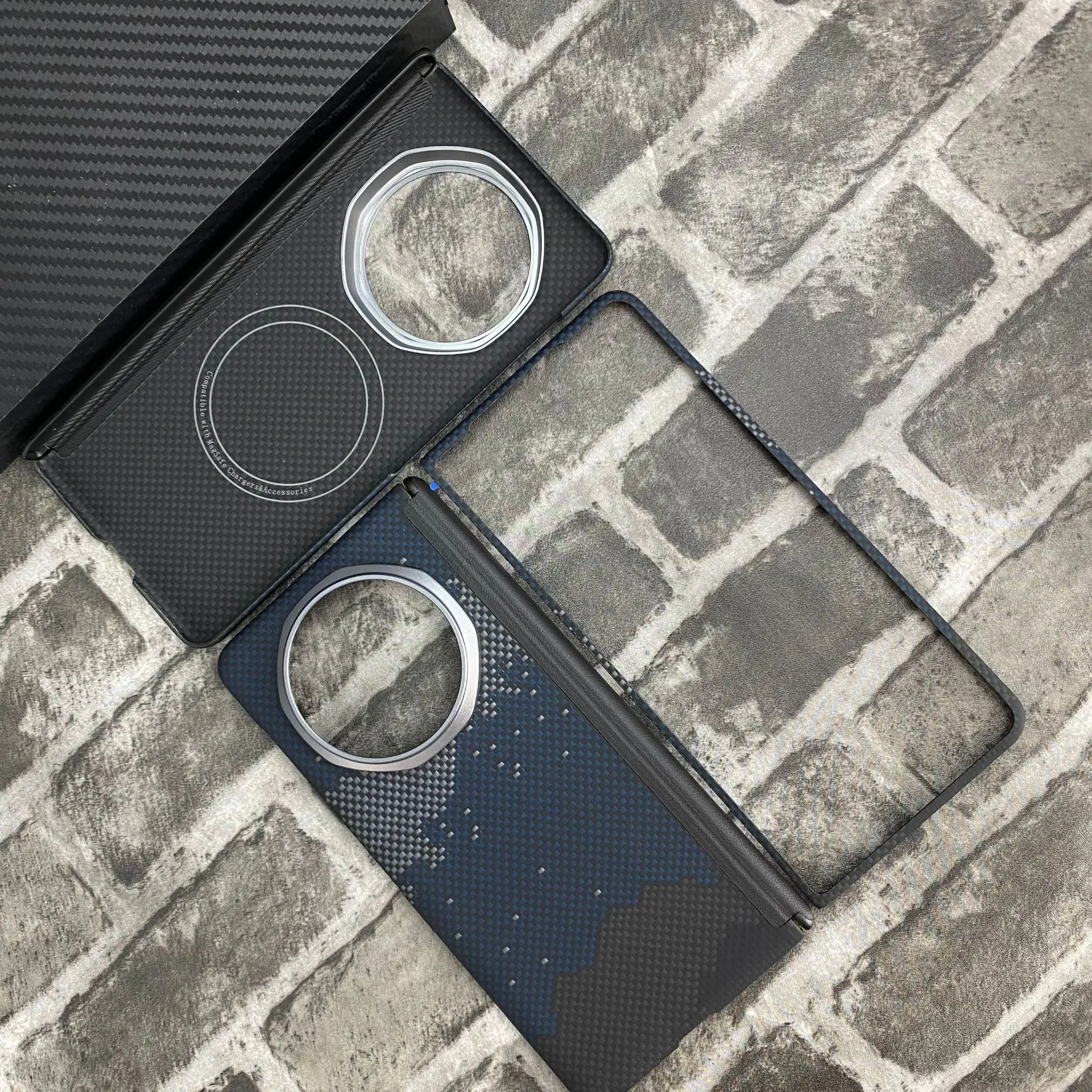 Premium Magnetic Carbon Fiber Hinge Phone Case for Huawei Honor Magic V3 5G - Magsafe Compatible