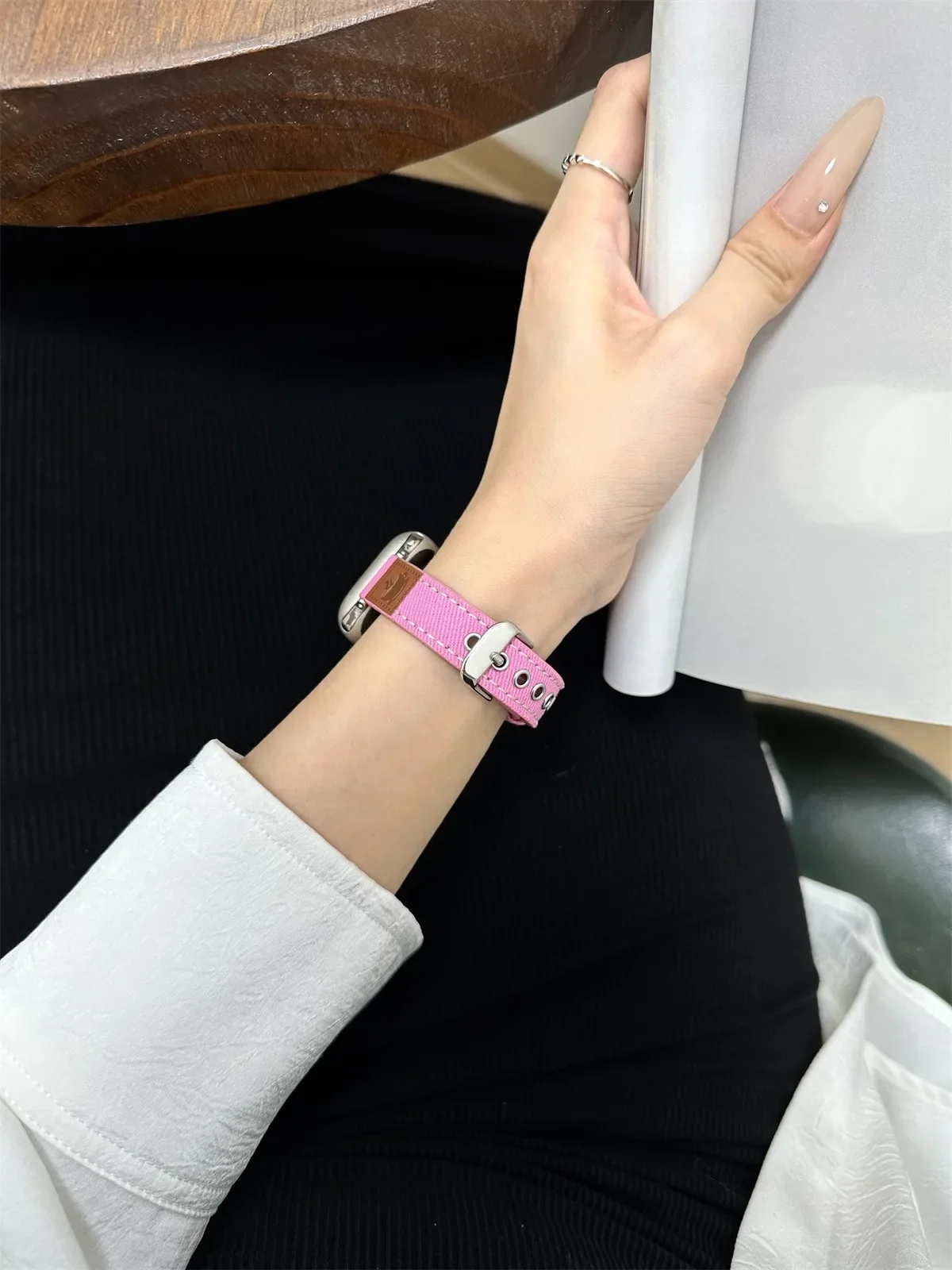 Bracelet de montre pour iWatch 42/44/45/46/49 mm 38/40/41 mm Bracelet de montre tendance en cuir PU pour montres de la série Ultra2 Série 10/9/8/7/6/5/4/3/2/1_voghion.com