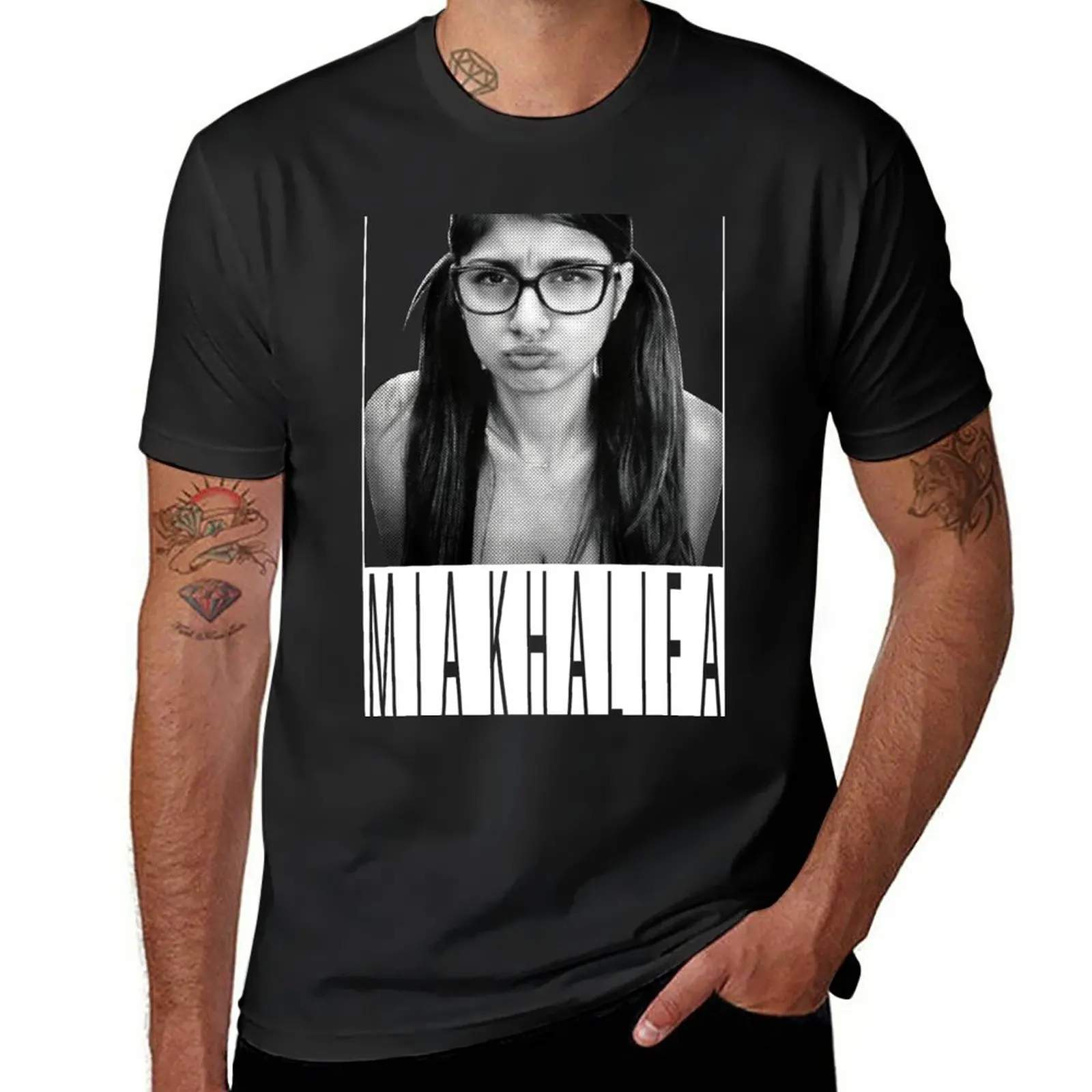 

Mia Khalifa - vintage black and white Popart design T-Shirt vintage anime blacks Blouse heavy weight t shirts for men