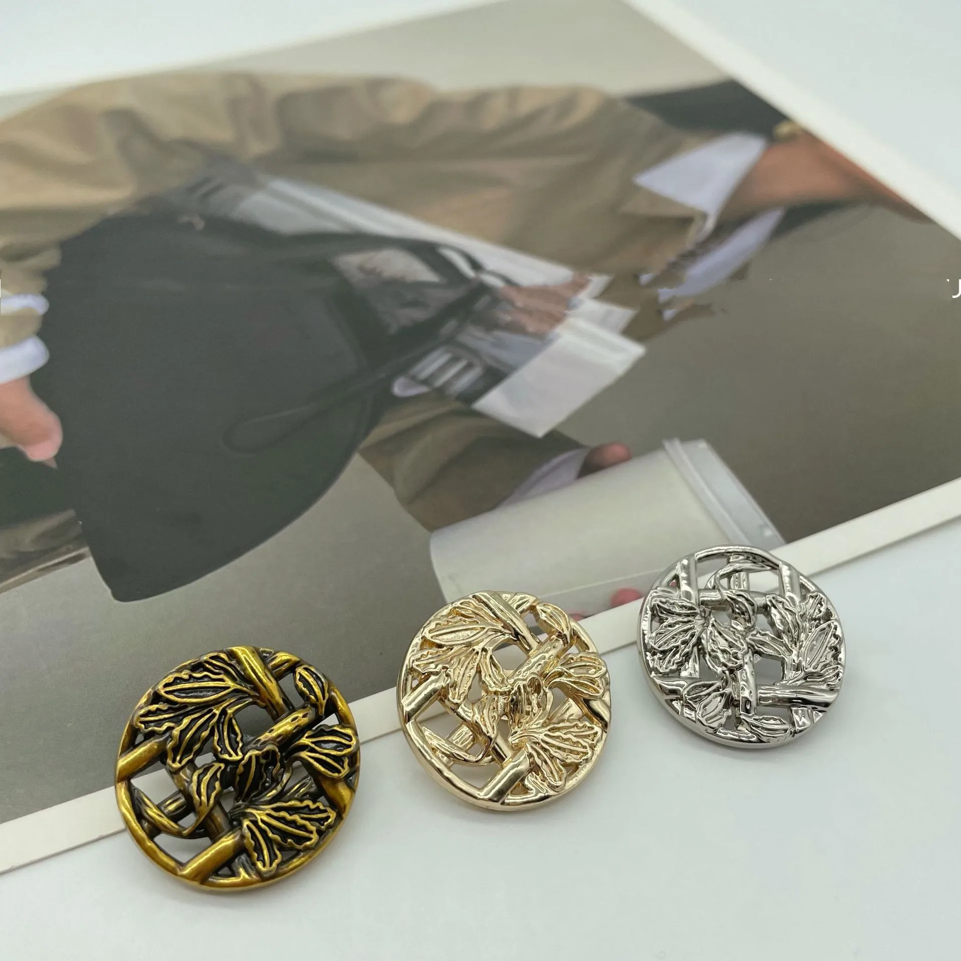 Moda Metal Folha Botão 10PCS Metal Botão Decorativo Para Roupas ...