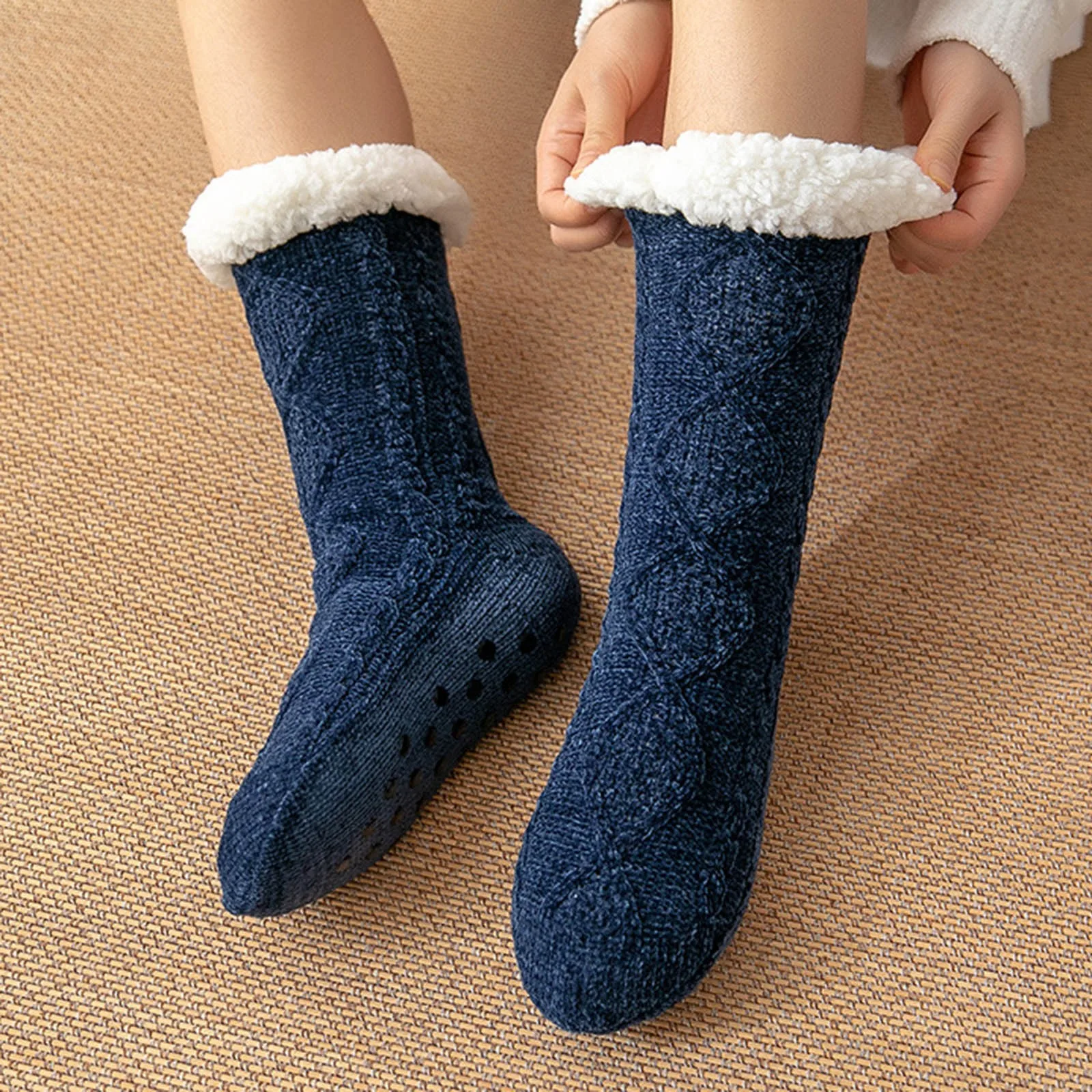 2023 Custom Unisex Lady Winter Warm Long Christmas Socks Plush Lining Fuzzy  Fluffy Slippers Socks Women Anti Slip Socks - China Socks and Knitted Socks  price