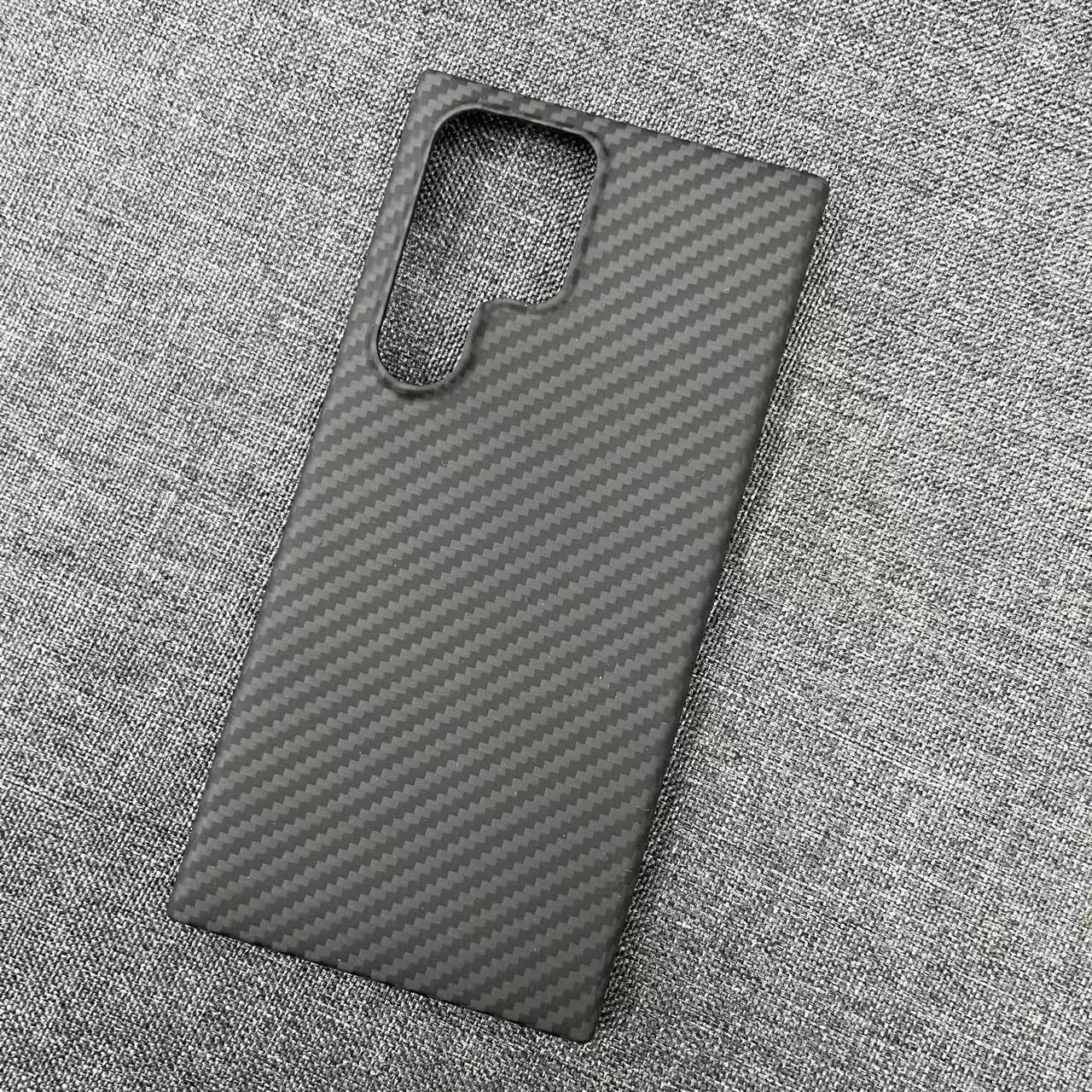 AKATIP Aramid Fiber Carbon Finish Magnetic Luxurious Shockproof Case