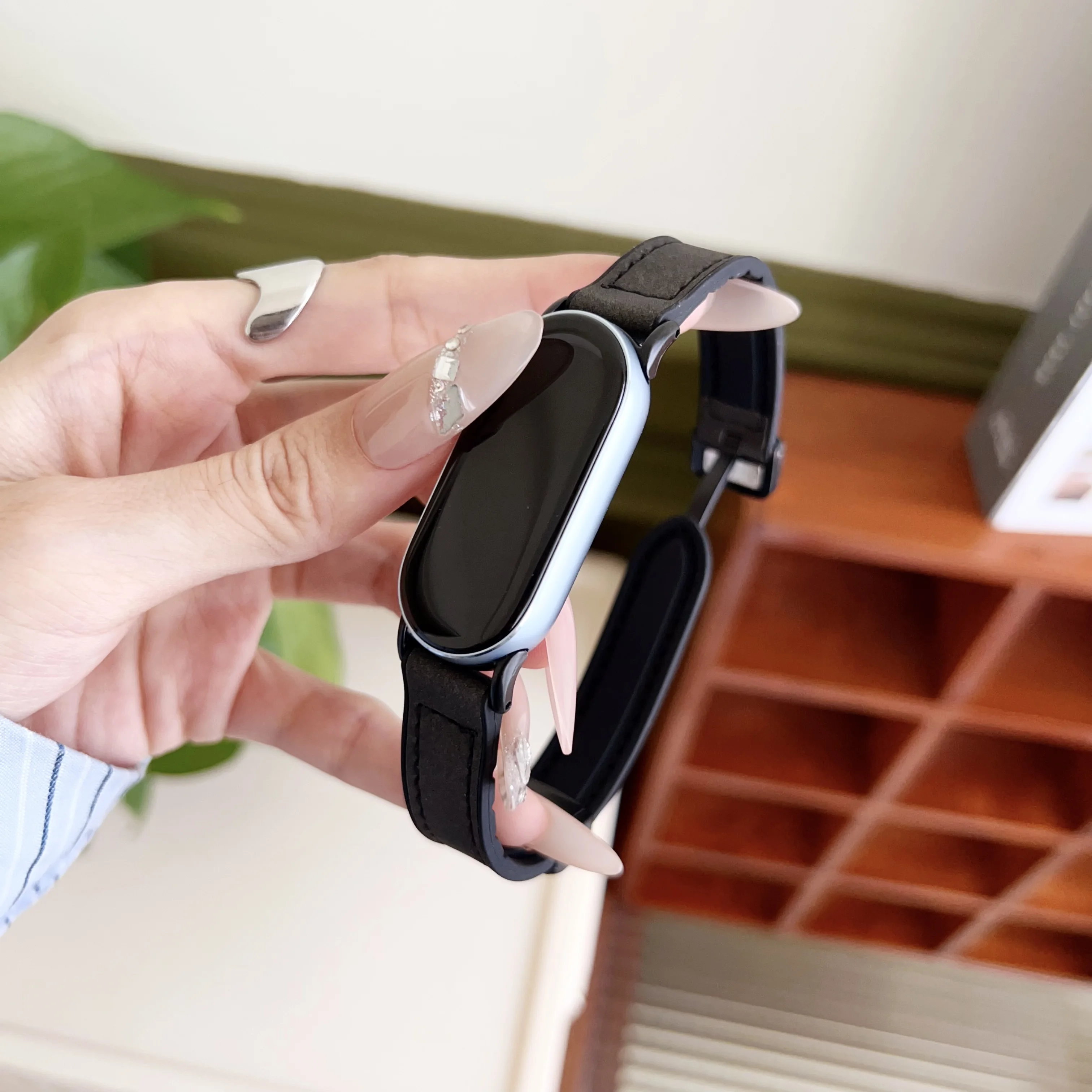 Premium Magnetic Leather Silicone Strap for Smart Bands - Elegant and Versatile Watchband Bracelet
