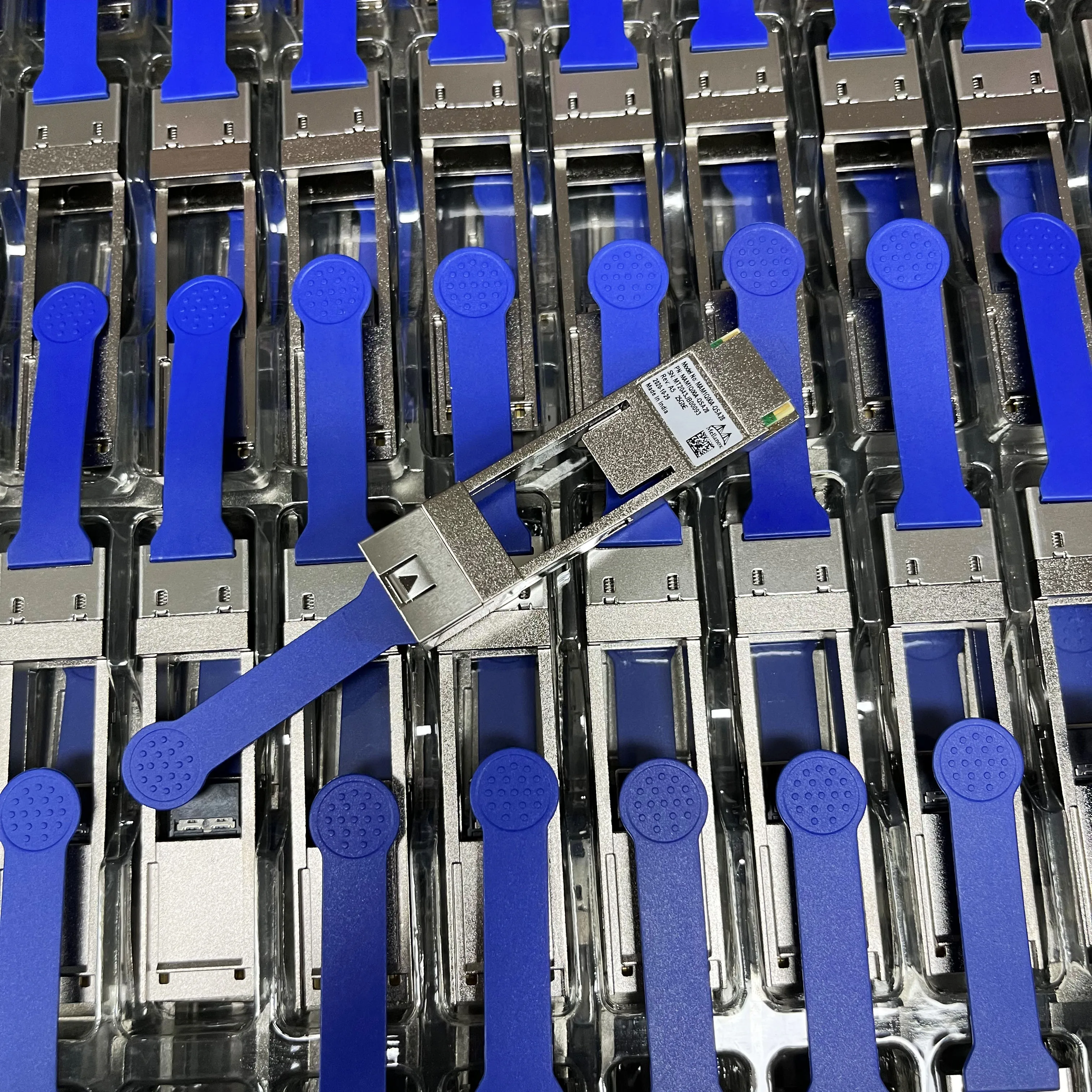 Mellanox MAM1Q00A-QSA28 QSFP28 to SFP28 Converter Adapter 100G/25G 25Gbe Module