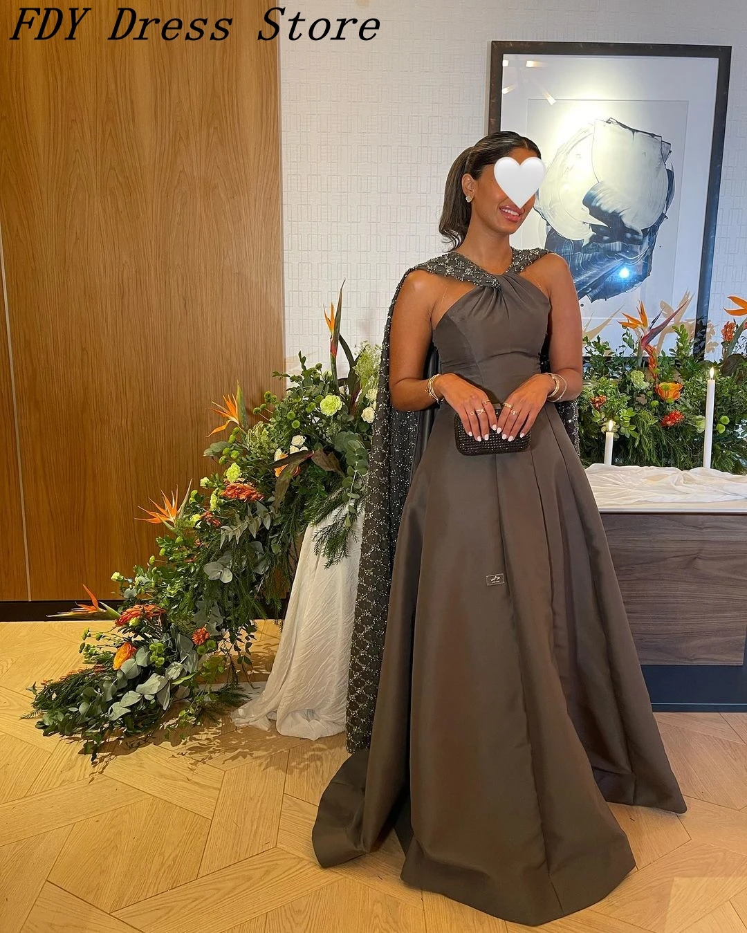 

Vintage Sleeveless Evening Dresses Halter Neck Prom Dresses Beading Floor Length Formal Party Dresses