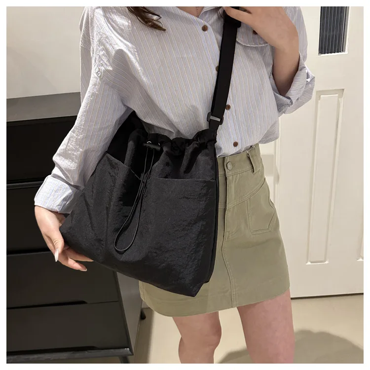 2024 New Large-capacity Waterproof Nylon Cloth Drawstring Pleated Shoulder Bag Travel Leisure Crossbody Bucket Bag