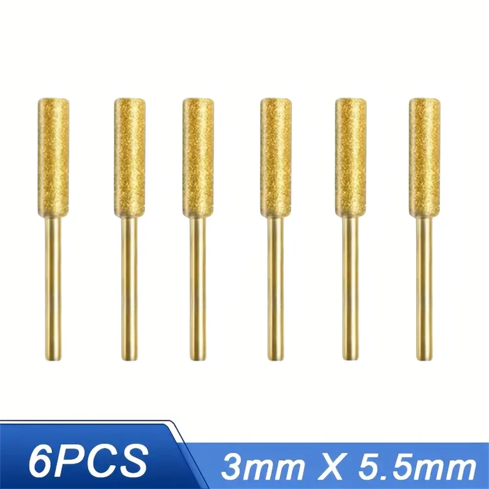 Borrar bredvid en motorsågskedja på ett arbetsbord