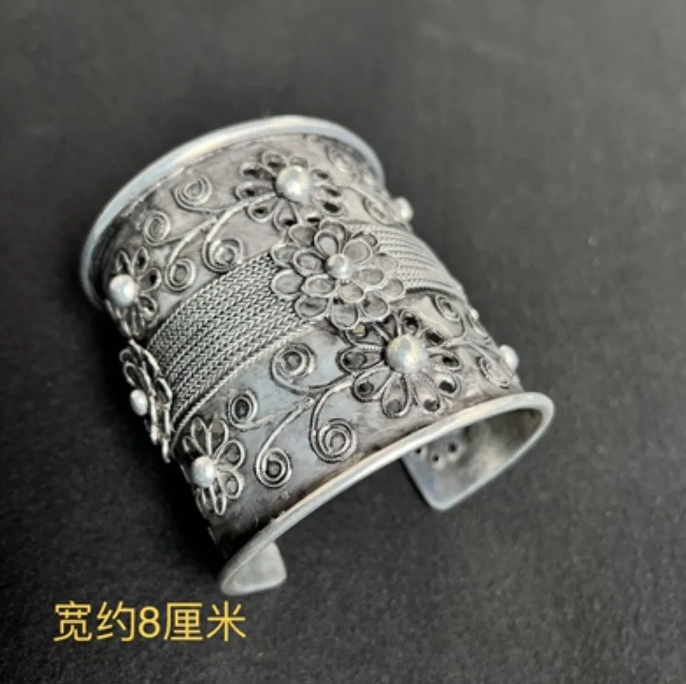 

charming Hand Carved flower ancient Miao silver bracelet armband vintage flower open bracelet