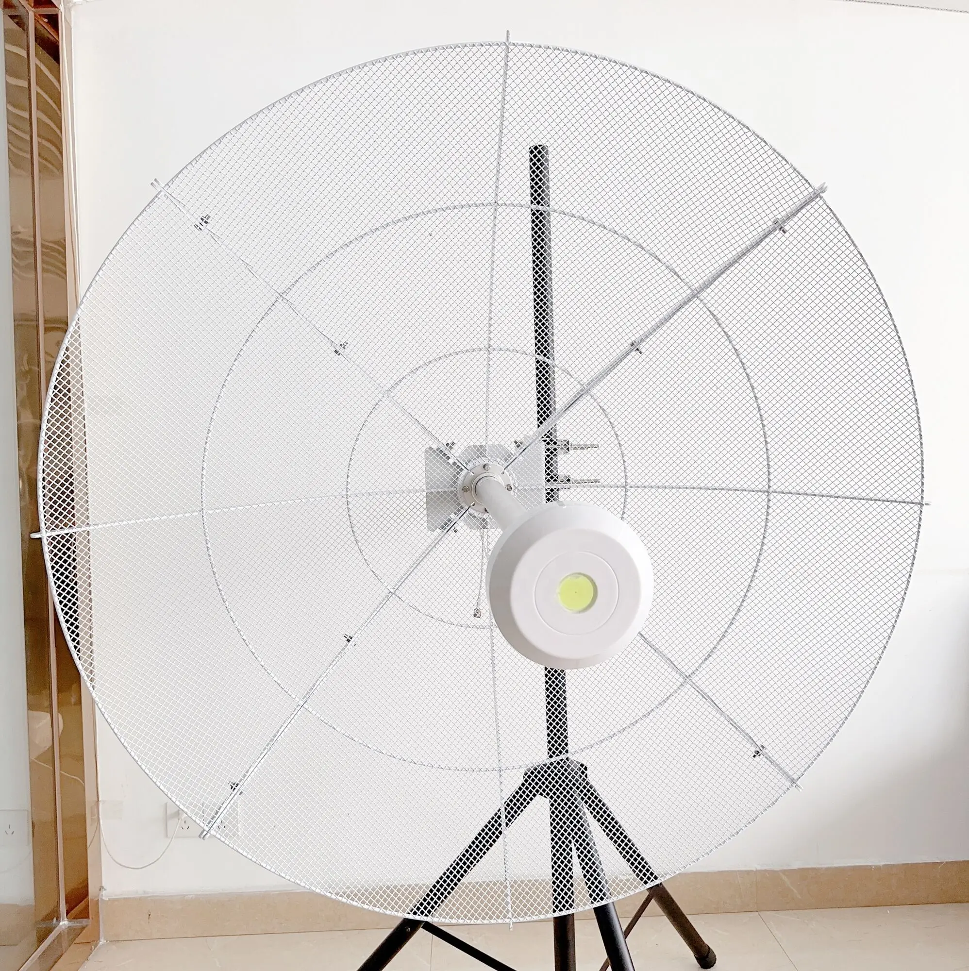 

Wifi signal amplifier antenna 700-4200MHz 16/32dbi hyperbolic antenna