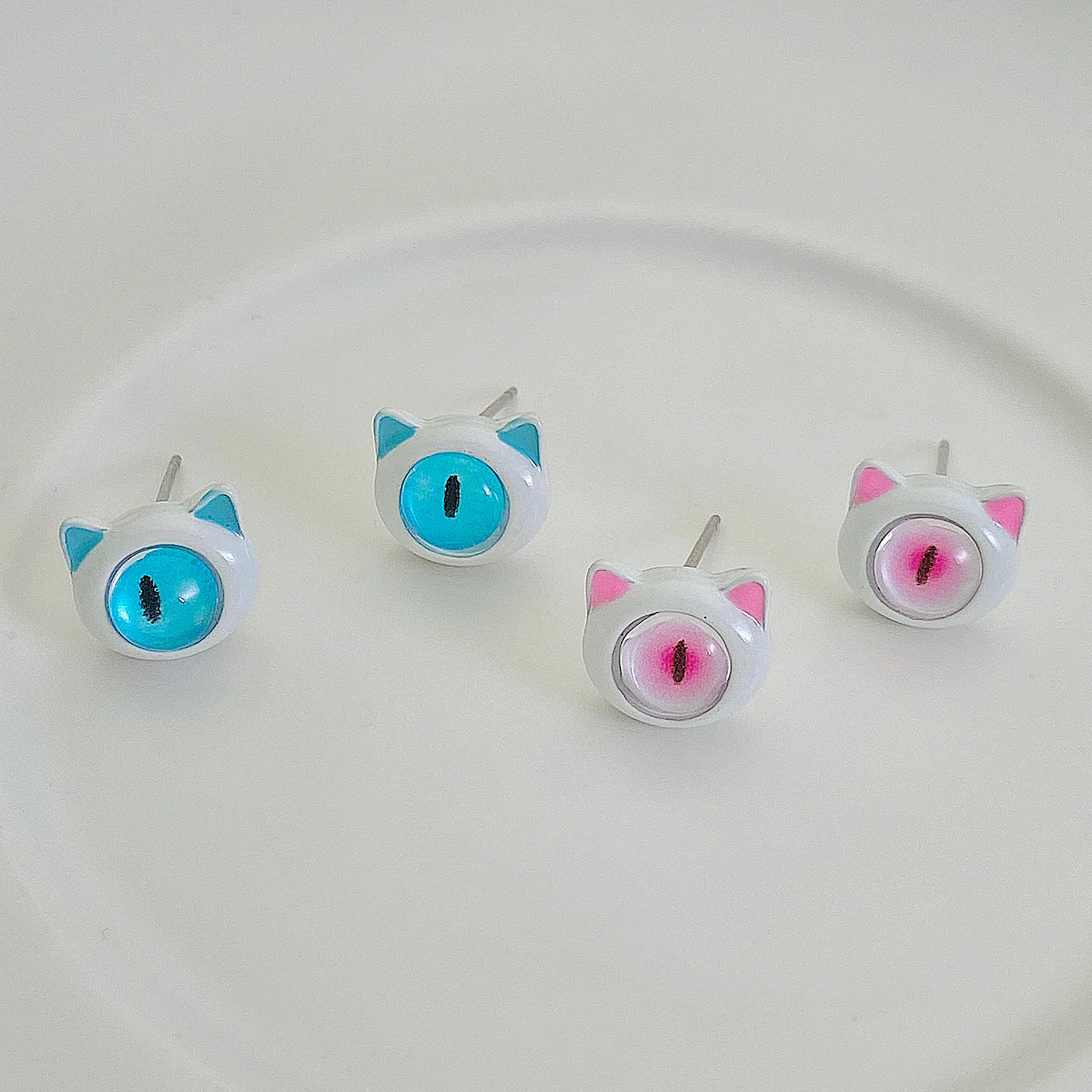 Boucles d'oreilles en pierre œil de chat, aiguille en argent, dessin animé,  petit monstre mignon, Design de Niche, sens de l'enfantin, nouvelle vague -  AliExpress, image size:1500x1500