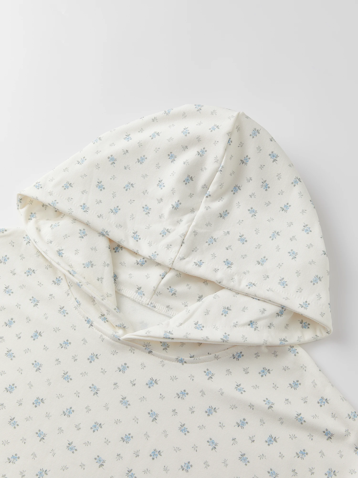 Women s Casual Long Sleeve Pullover Hoodie with Floral Print and Front Pocket for Spring and Autumn Season