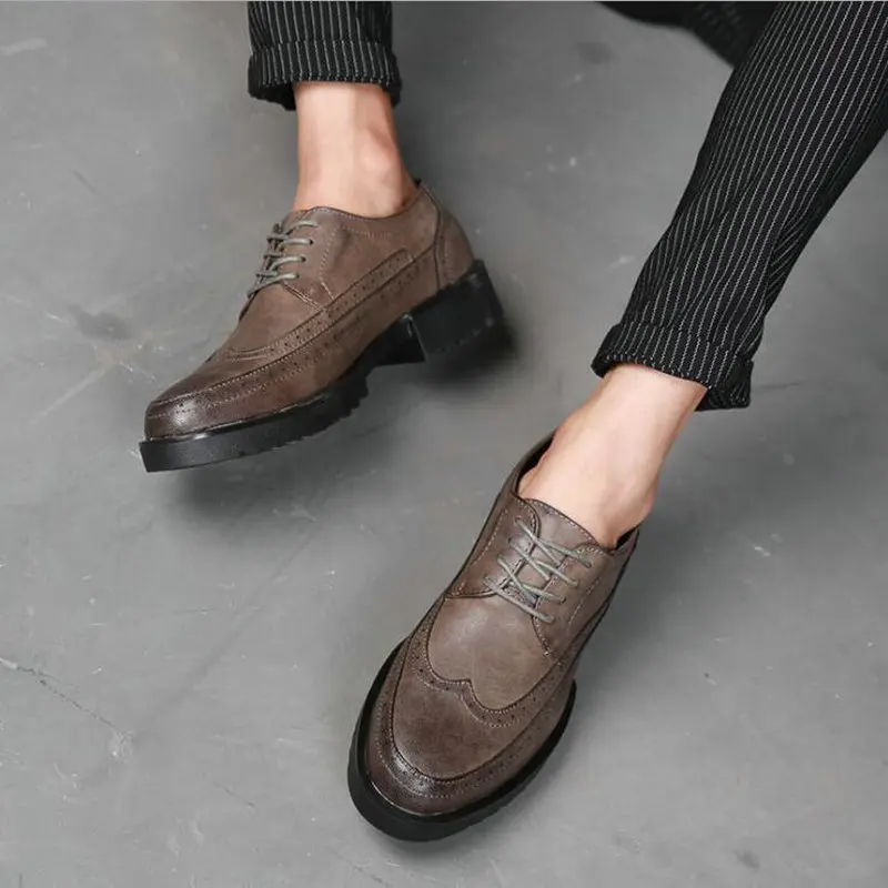 

Fashion Retro Luxury Brand Man Brogue Shoes Business Oxfords Shoes Microfiber Leather Lace-up Formal Men Dress Shoes 2021