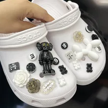  Popular Cartoon Tide Brand DIY Hole Shoes Accessories Cross Shoes Flower Buckle Accessories Decorations 