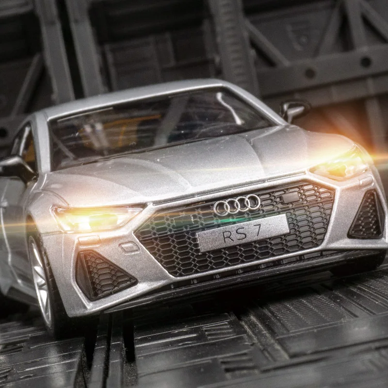 1:32 simulation Audi RS7 alloy car model sound and light pull back boy toy to send children Christmas gifts metal ornaments |