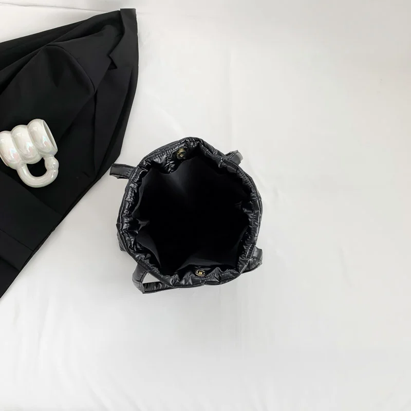 High Quality Winter Large Capacity Tote Fashion Feather Padded Handbag Women Underarm Bag Quilted Solid Color Shoulder Bag