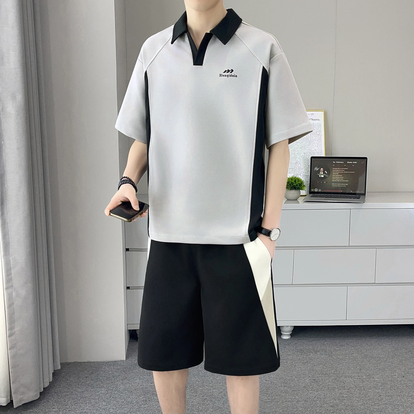 남성용 캐주얼 스포츠웨어 세트 2026년 여름 반팔 폴로셔츠 및 반바지 폴리에스터 섬유 청년 패셔너블 플립 칼라 의류