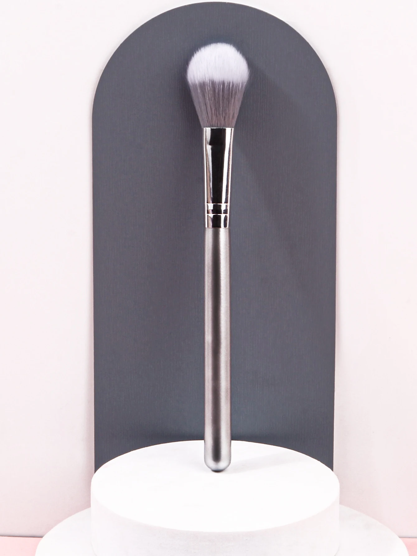 1PCS soft hair blush highlighter brush suitable for home or travel to use portable makeup brush 4