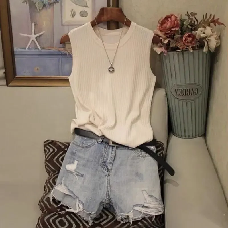 Knitted Vest Image 15