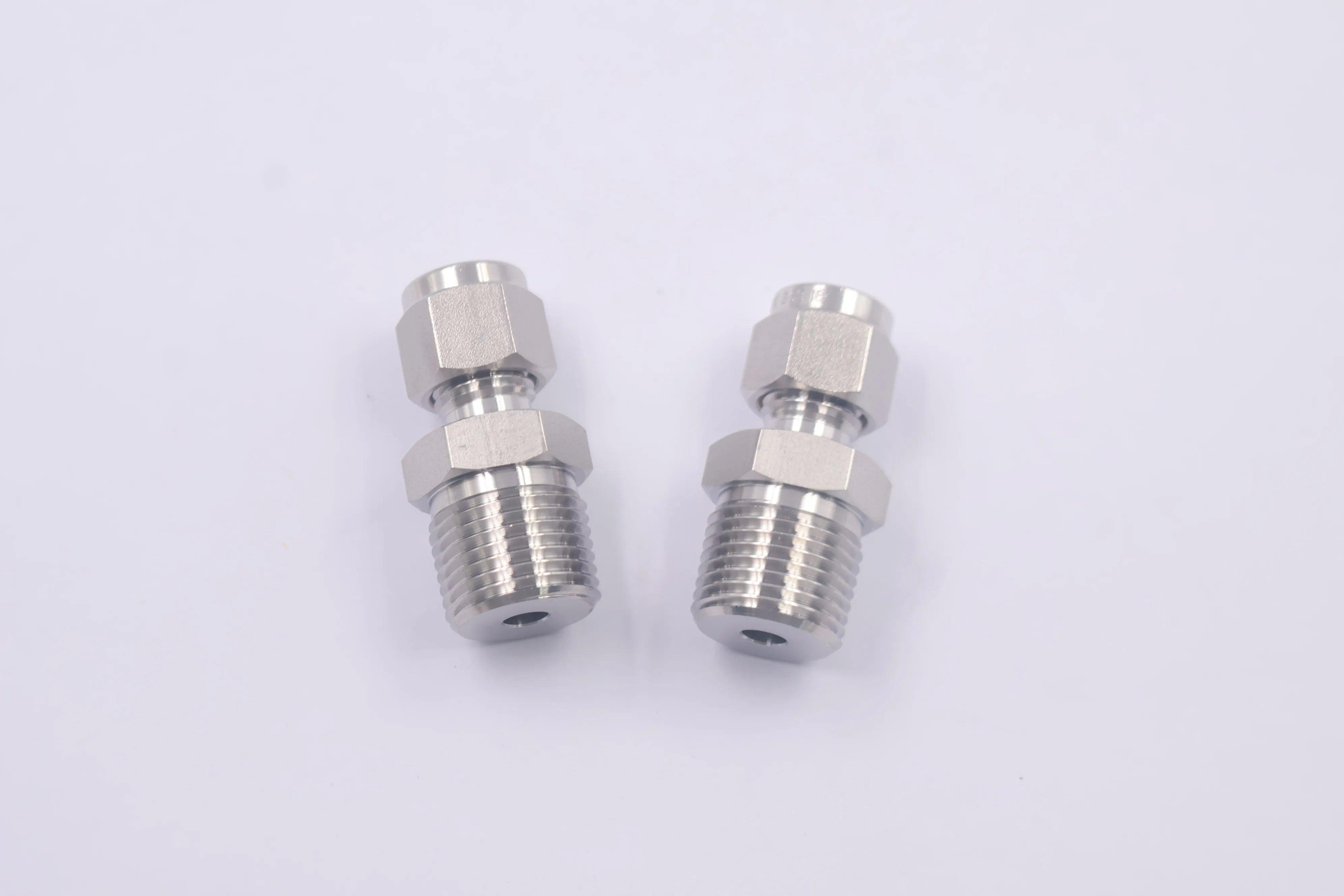 SS-400-1-6BT, Tube Fitting, Bored-Through Male Connector, 1/4 in. Tube OD x 3/8 in. Male NPT, Can Combination with Swagelok