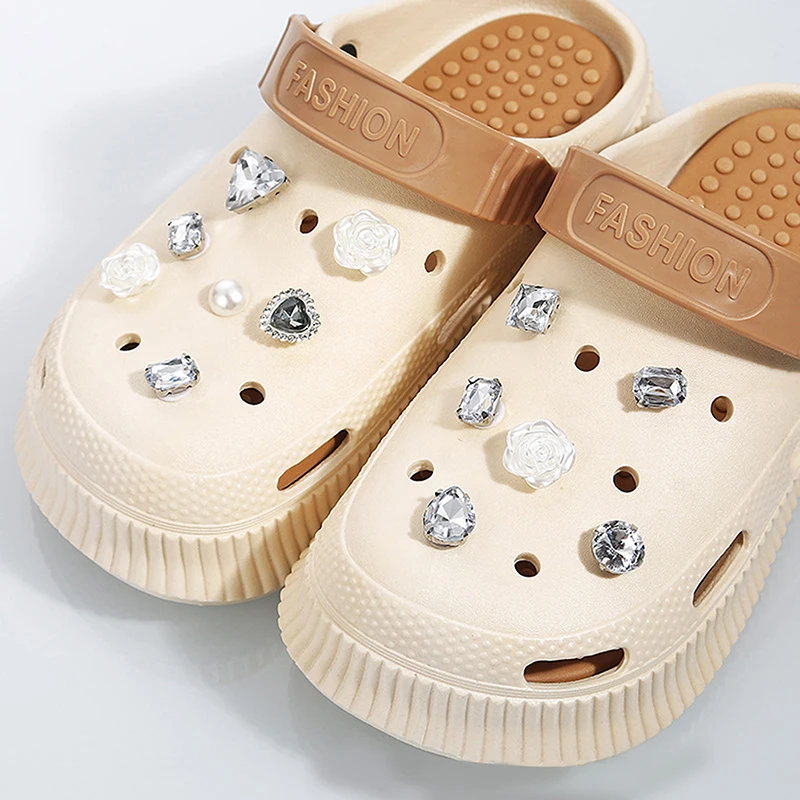 New Fashion Set Hole Shoe Charms Accessories Shoe Buckle Cute Pearl Bear Water Diamond Chain DIY 3D Shoes Decorations