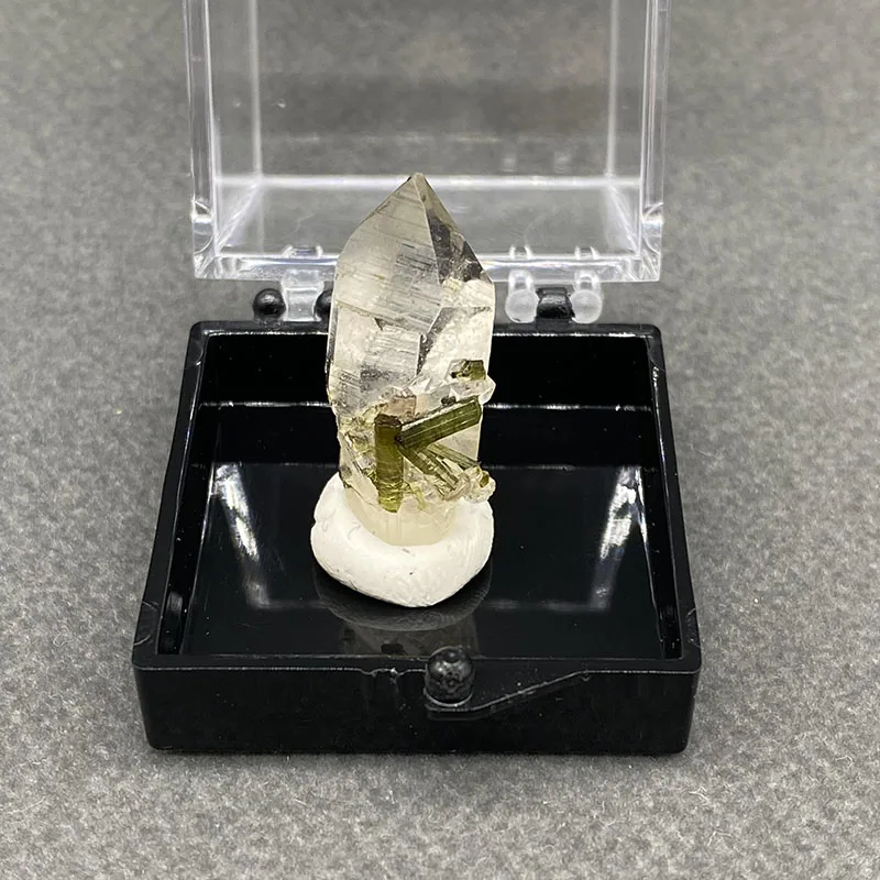 100%  Natural Green tourmaline Mineral Specimens Stones and Crystals Healing Crystal   +Box size:35*35*35 mm