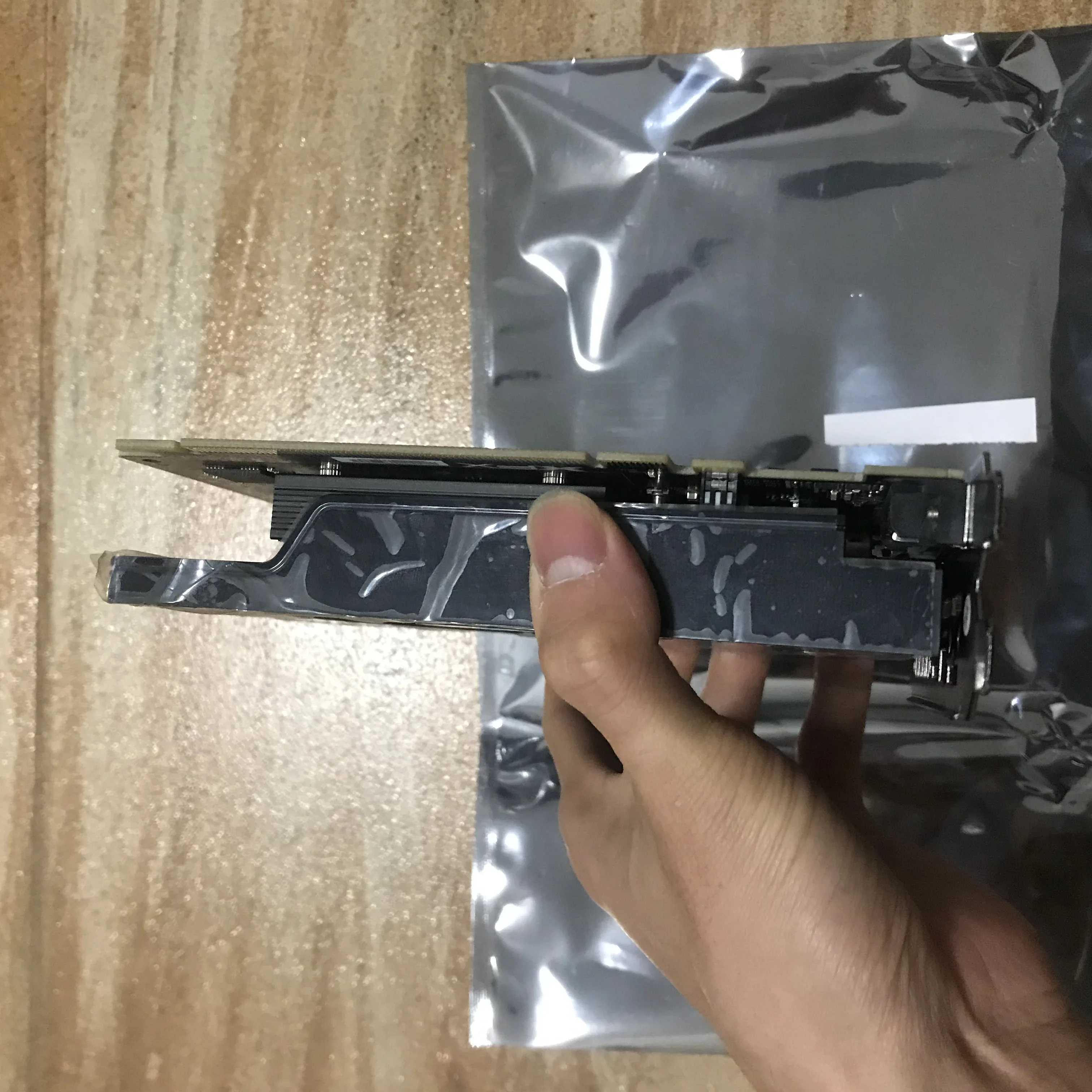 Used XFX Radeon R7 240A 1GB Video Cards GPU For AMD Radeon R7240A GDDR5 128bit Graphics Screen Cards Desktop Computer graphics card for pc