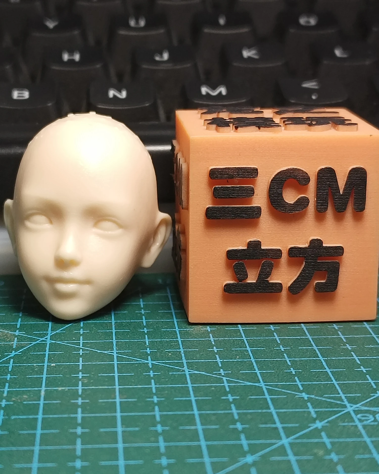 

Unpainted Smile Loli Girl Yu Er Head Carved 1/6 Scale Female Head Model Toys DIY 12'' Action Figure