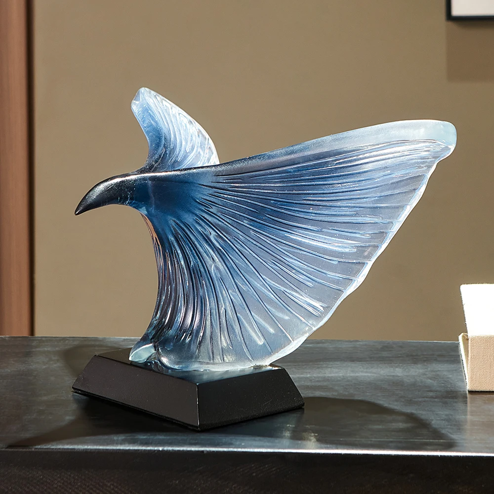 

Home Decoration Artistic Golden Eagle Shaped Statue Modern Simple Living Room Bedroom Desktop Ornament Resin Transparent Crafts
