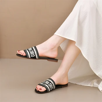 2026 New Casual Plus Size Flat Bottom Sandals Women's Hot Selling Vintage Outerwear Slippers Fashion Style Adult Footwear 1