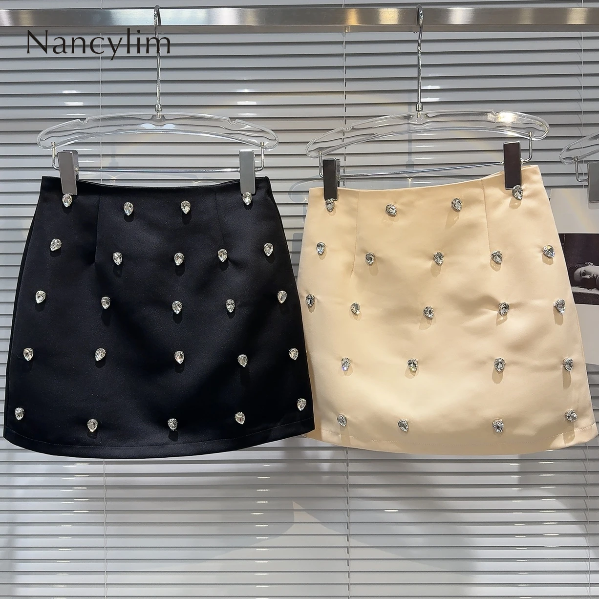 2024 Summer New Light Luxury Temperament Drop-Shaped Diamond Beaded Short Skirt Hip Skirt for Women Studded Skirts 2022 popular women s clothing new style washed light color temperament comfortable casual solid color ripped jeans fashion women