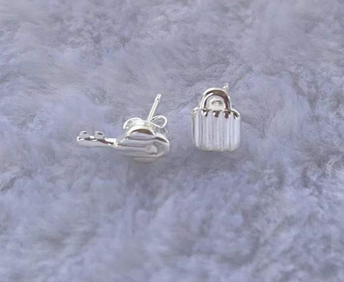 2023 New UNOde50 Exquisite Fashion Electroplated 925  Keys and Lock Earrings Women's Holiday Jewelry Gift