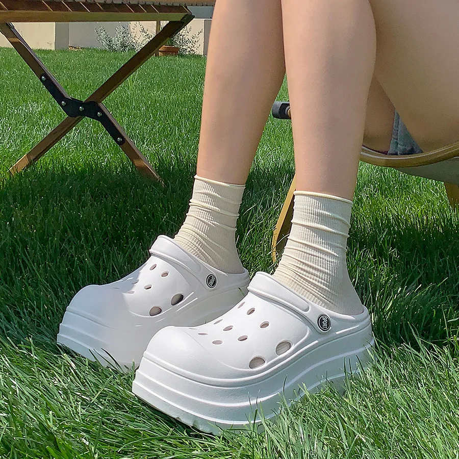 Cave shoes for women with thick soles and increased height for external wear. New summer silent and anti slip beach sandals 2