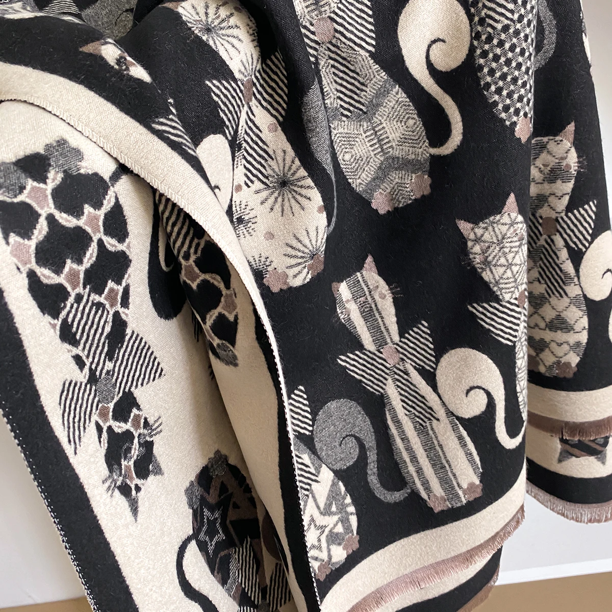 New Animal Design Winter Cute Cat Cashmere Jacquard Scarves High Quality Women Thicken Wrap Shawl Ladies Wool Pashmina Scarf