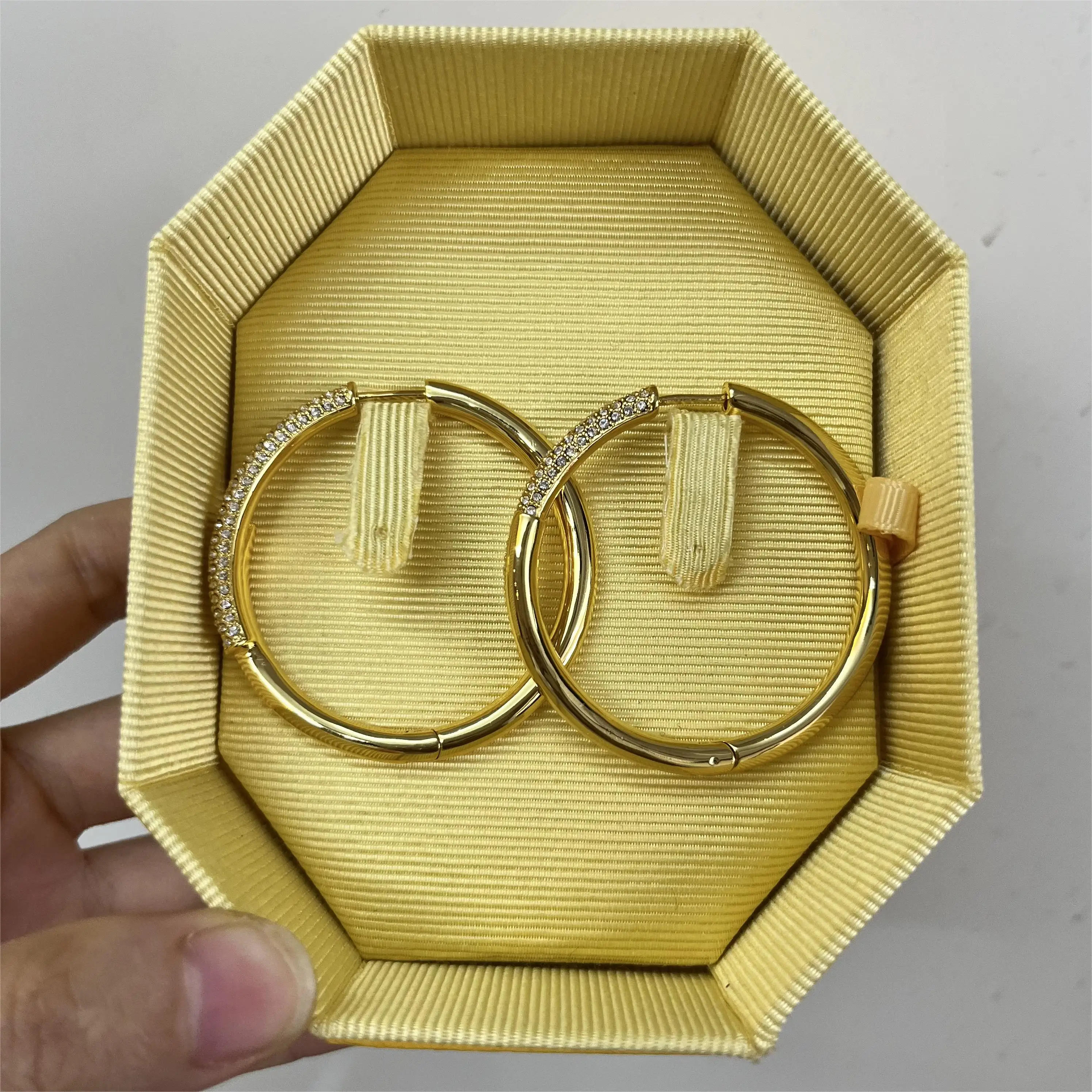 Original Jewelry Dextera Imber Idylia Collection Gold Earrings Pearl Shell Earbone Clip Large Ring Earrings as a Gift for Women