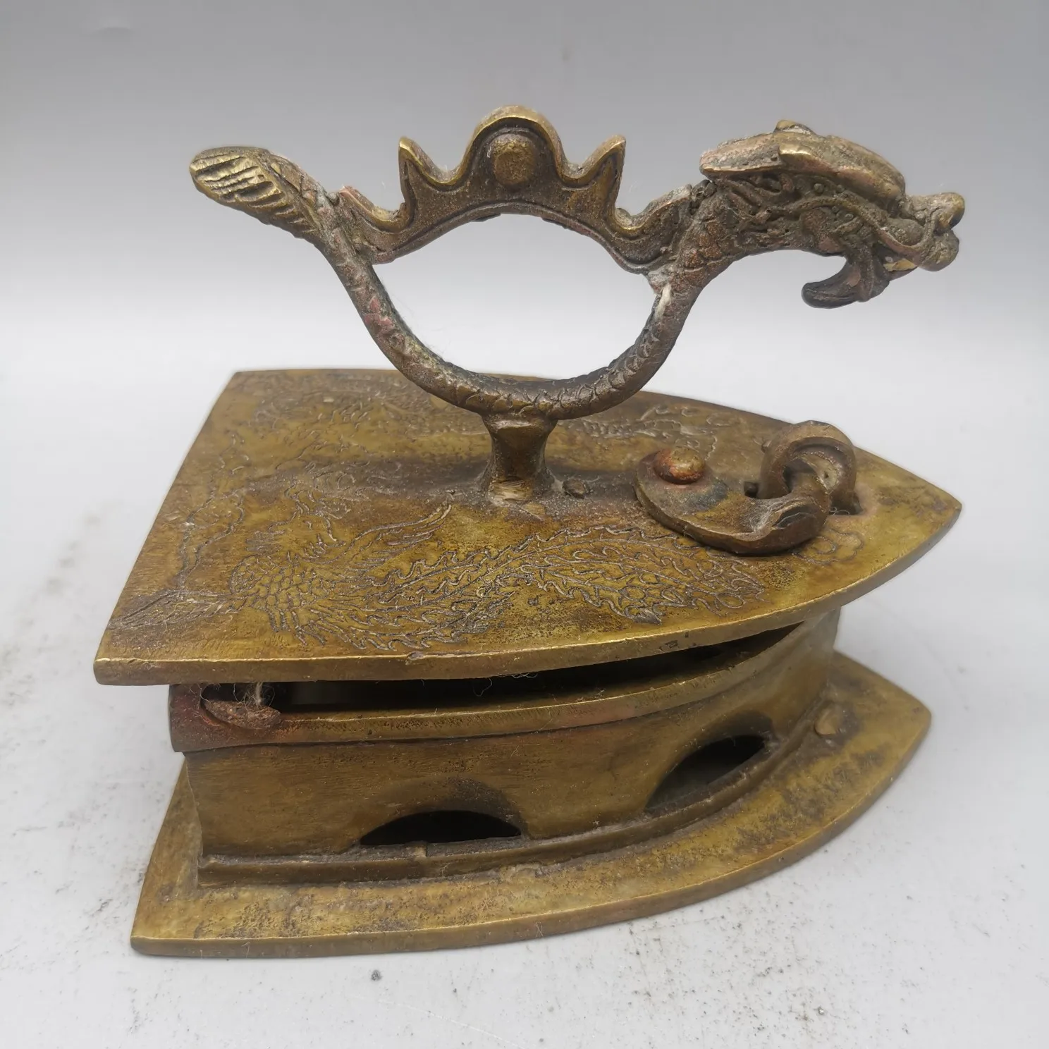 

Архаизированный китайский латунный резной дракон старомодные железные поделки