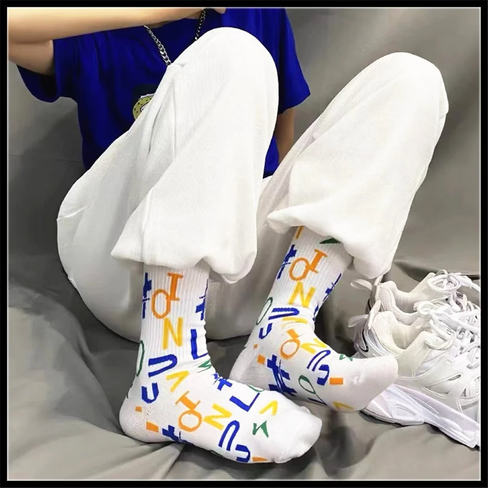 

Europe and United States Tide Brand Street Sports Sock Men Women Color Graffiti Art English Alphabet Sock Basketball Cotton Sock