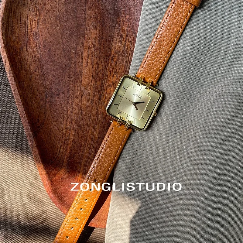2025 Mode Vrouwen Horloge Grote Vierkante Wijzerplaat Dunne Lederen Band Dames Horloge Elegante Quartz Meisjes Horloges Casual R