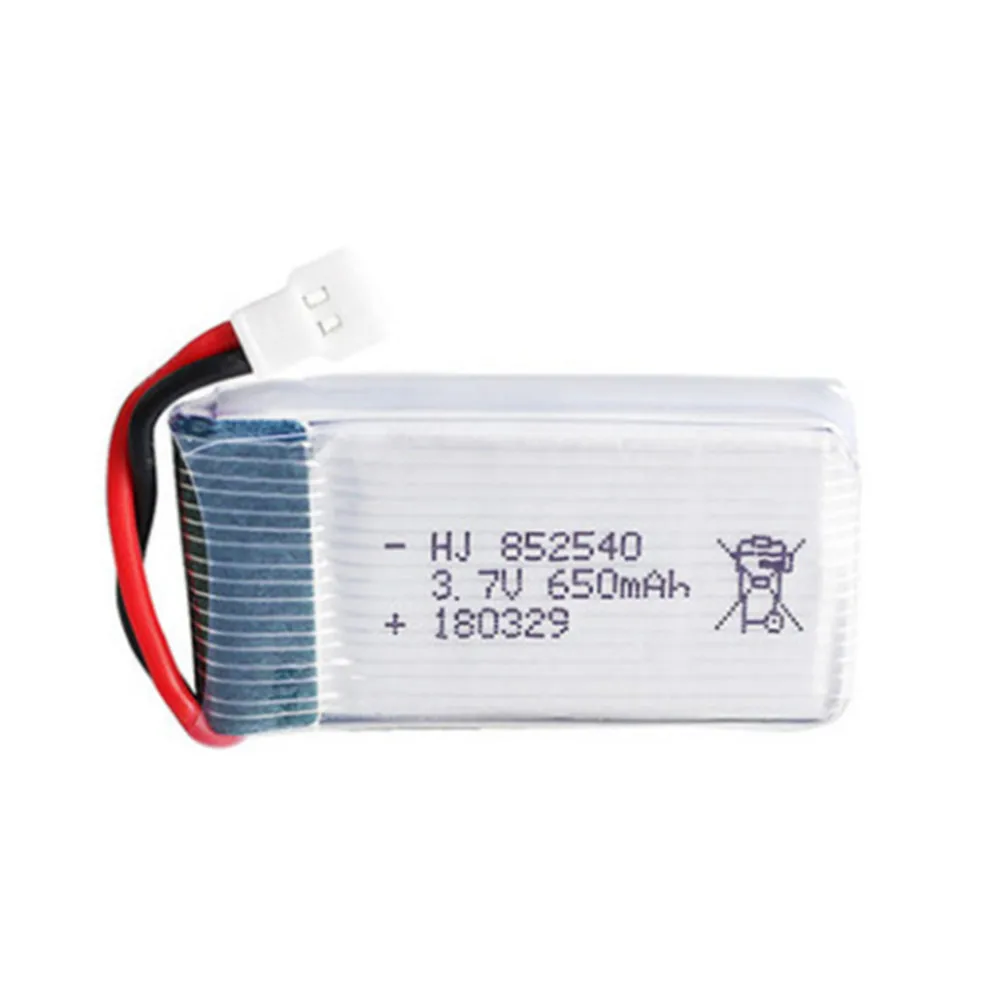 Chargeur drone universel pour quadcopter en cours d'utilisation, branché sur une batterie de drone.