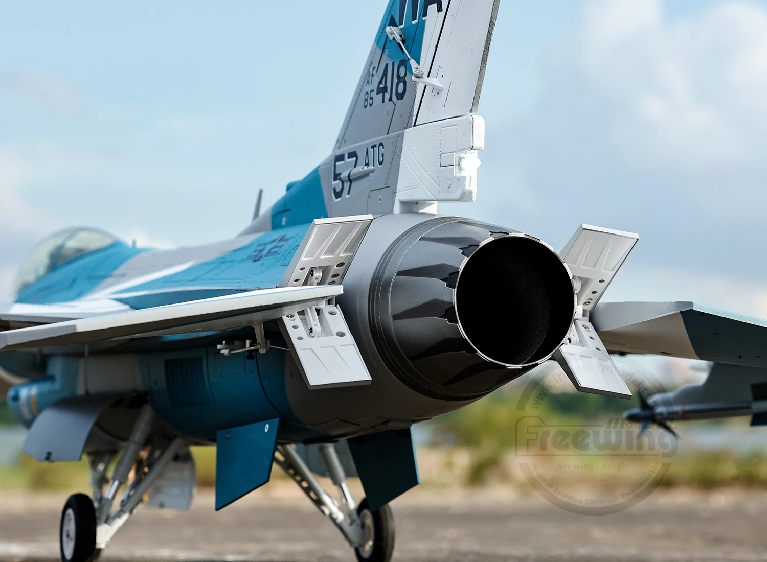 Freewing F-16 F16 V2 Fighting Falcon 90mm EDF Jet 6S 8S PNP Kit+servo Retractable Landing Gear EPO Plane Airplane RC Models 6