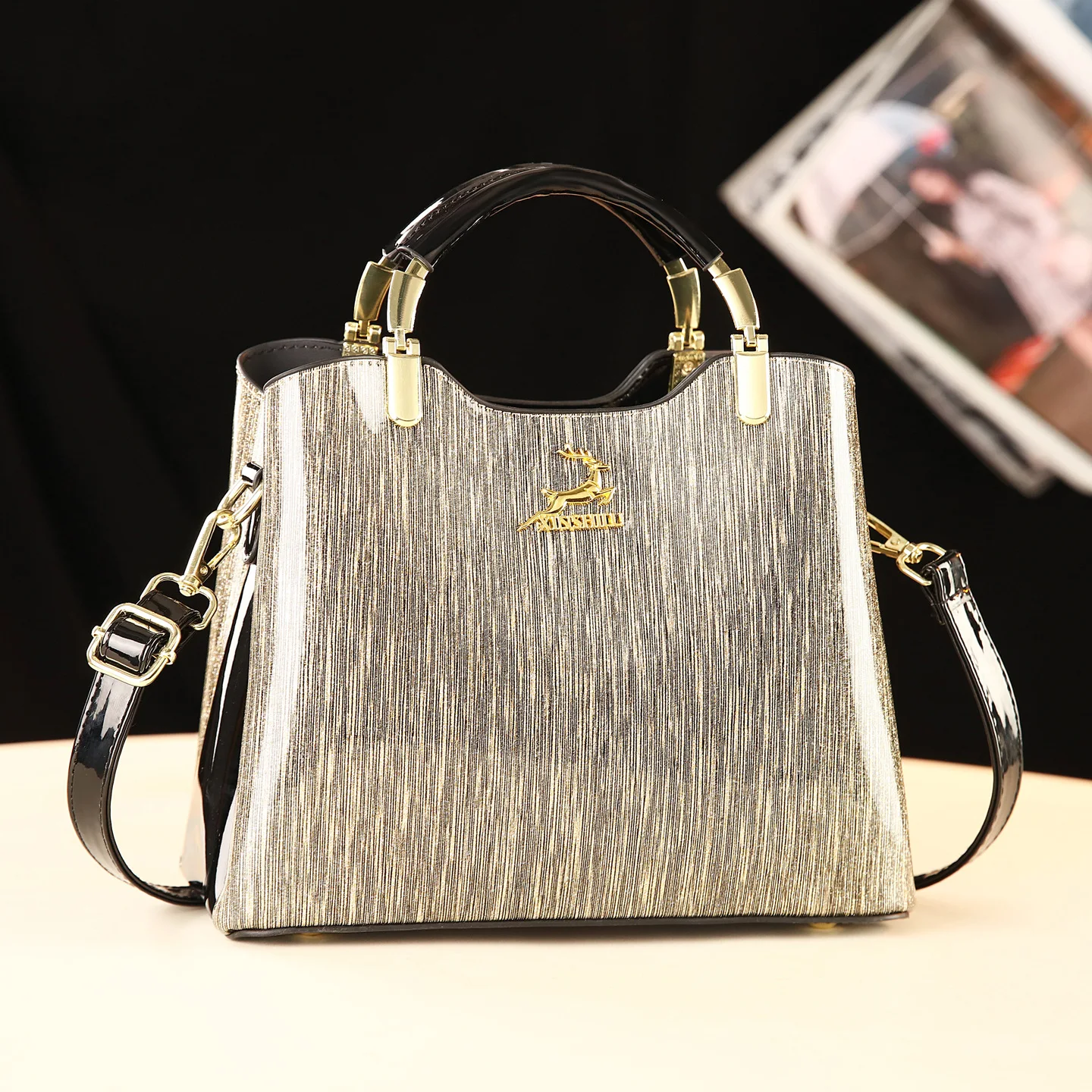 Classic Women's Fashion Shoulder Bag Details